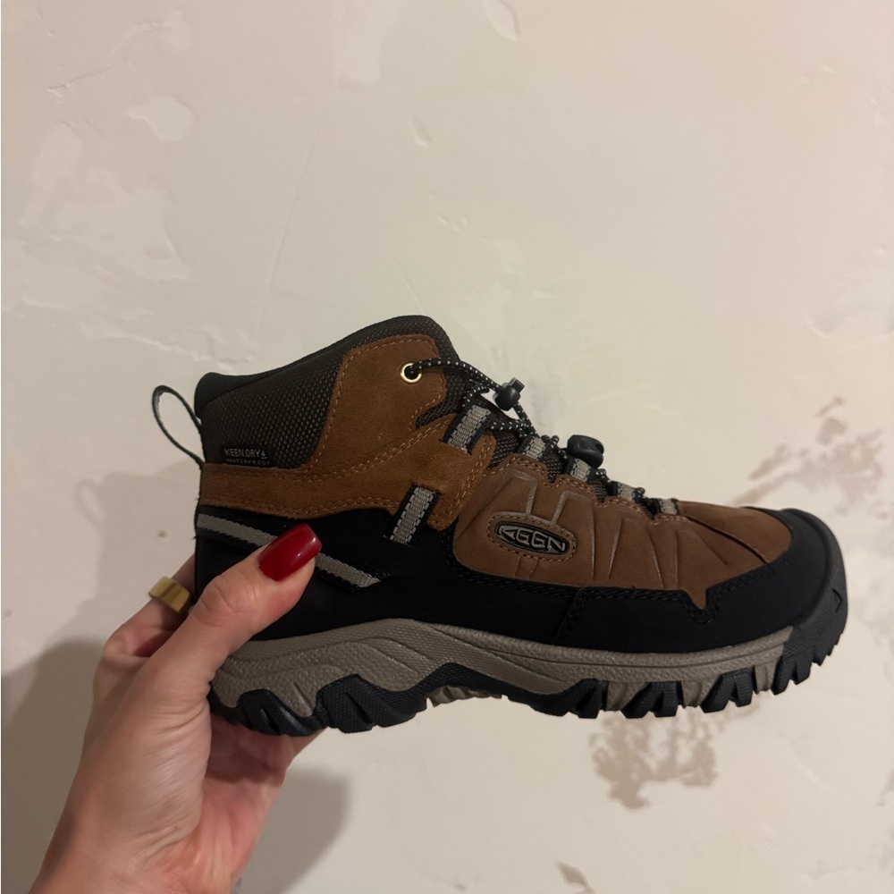 Keen Women's Brown and Black Lace-Up Hiking Boot